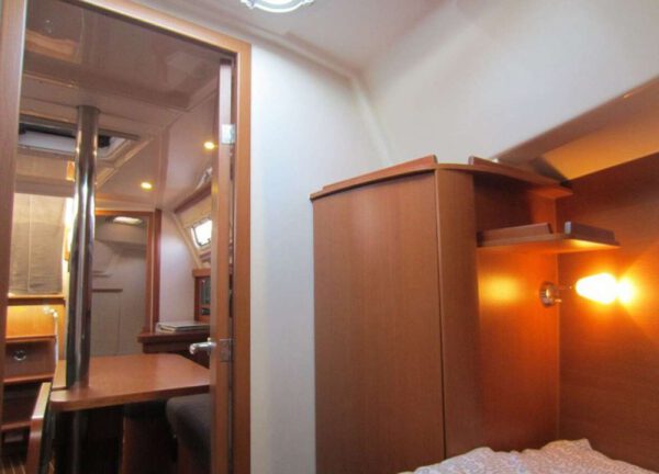 sailing yacht charter hanse 325 mallorca cabin