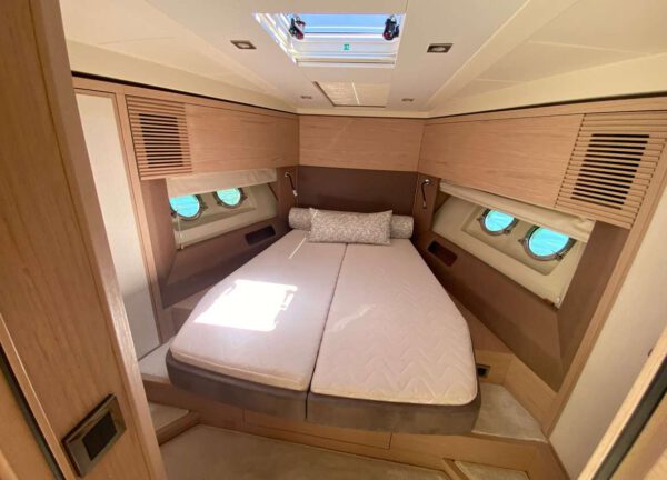 monte carlo 5 naos  master cabin