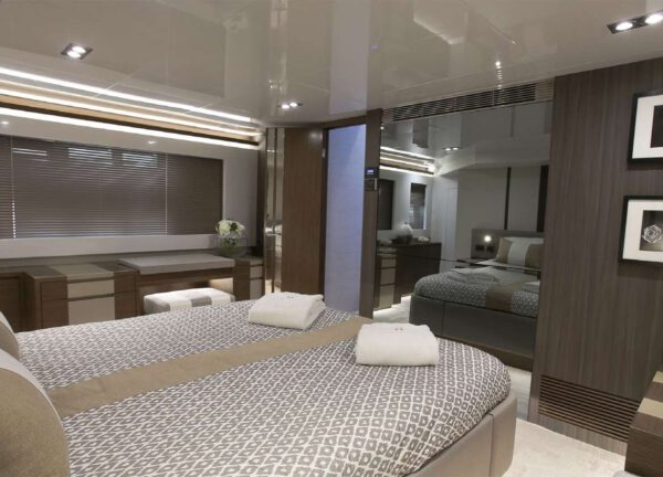 vip cabin motor yacht pearl 65 mallorca