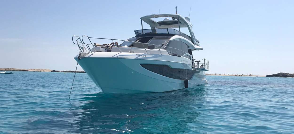 Motoryacht galeon 640 fly charter Mallorca