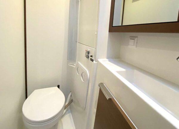 bathroom catamaran lagoon 40 sunrise 2019