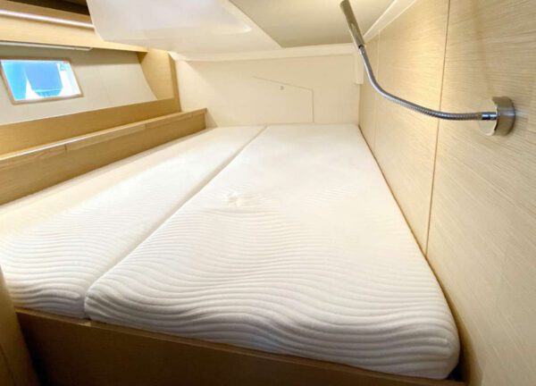 vip cabin sailing yacht hanse 548