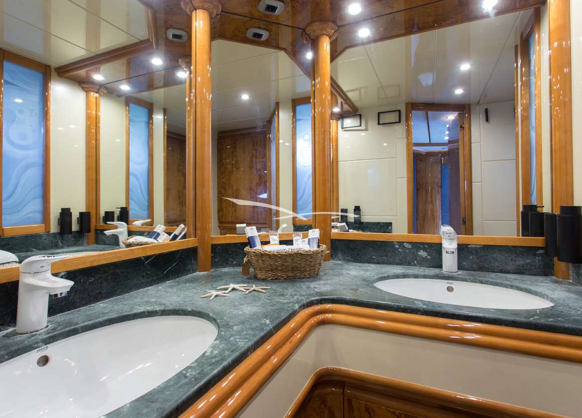 Badezimmer Motoryacht charter astondoa 72 ibiza