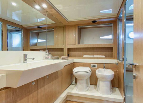 bathroom motor yacht riva venere 75 ibiza