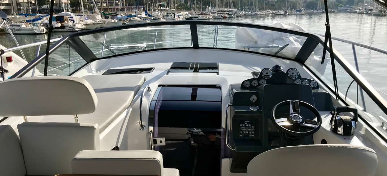 cockpit motor yacht bavaria s36 open mallorca