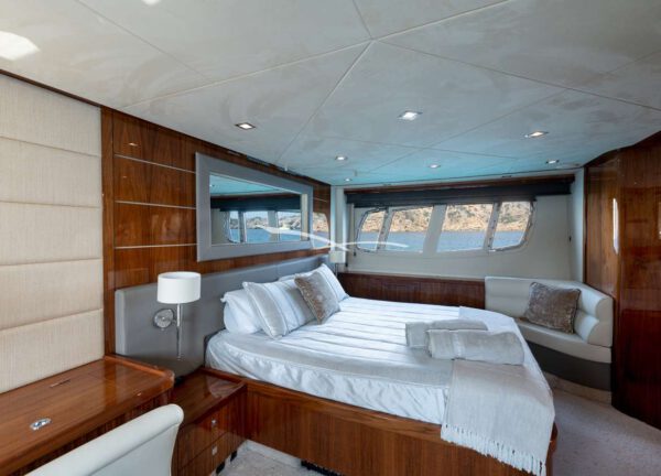 master cabin motor yacht sunseeker manhattan 70 ibiza