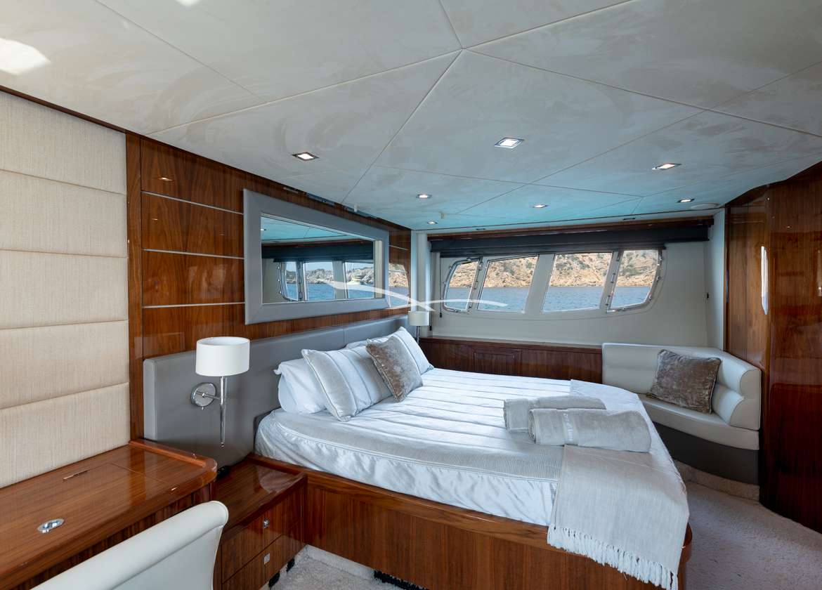 master cabin motor yacht sunseeker manhattan 70 ibiza