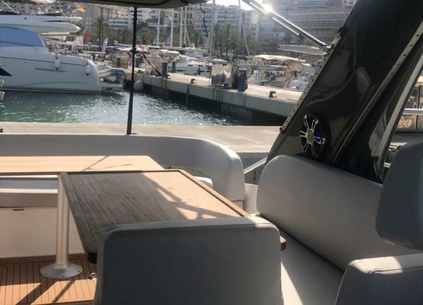 motor yacht bavaria s36 open mallorca cockpit