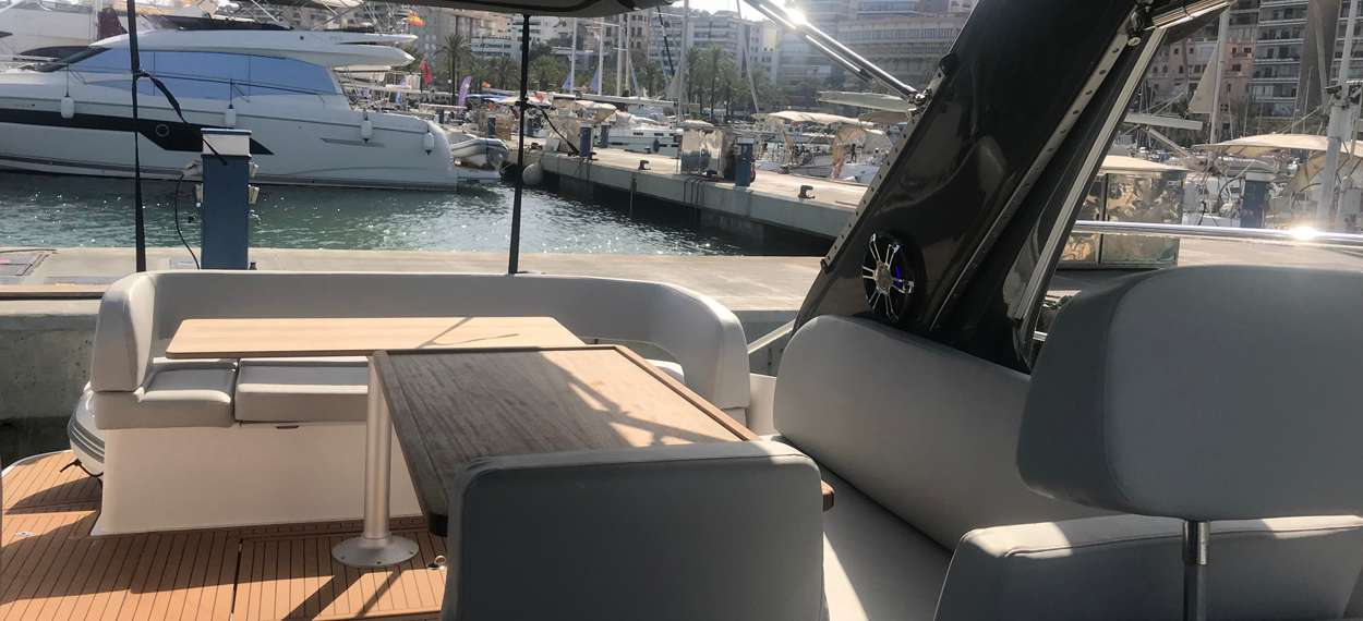 motor yacht bavaria s36 open mallorca cockpit