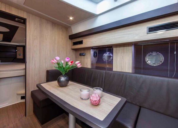 salon motor yacht cranchi m44 ht mallorca mb