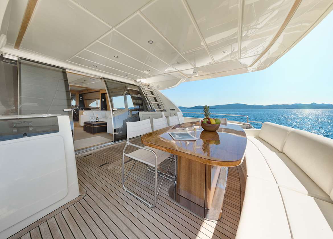 Oberdeck Motoryacht riva venere 75 ibiza