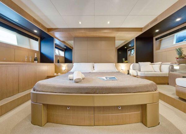 vip cabin motor yacht riva venere 75 ibiza