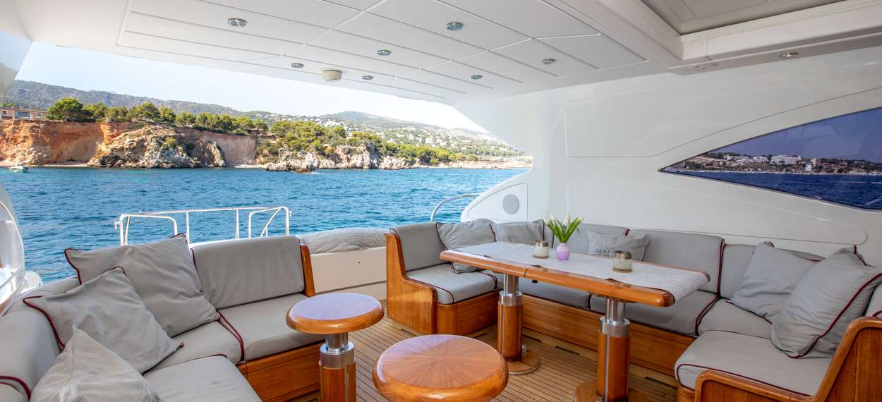 upperdeck motor yacht charter mangusta 72 thats amore mallorca