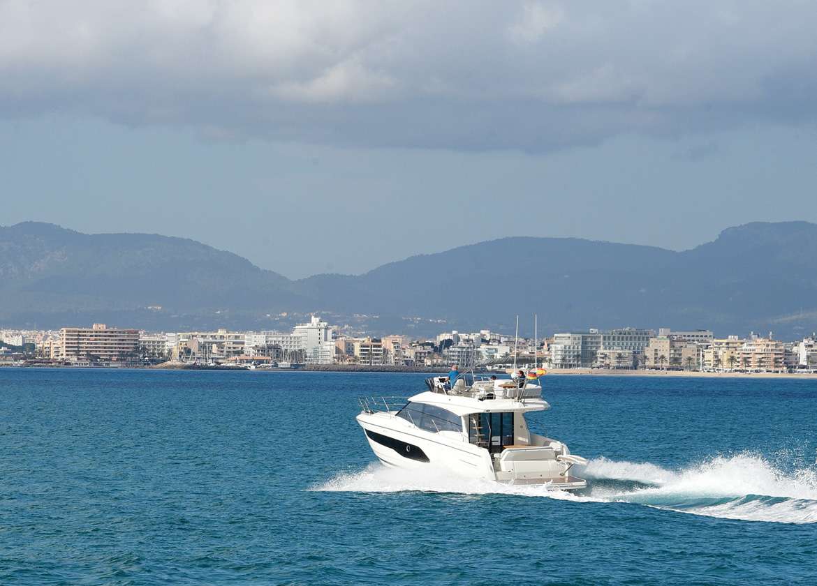 charter motor yacht prestige 420 fly