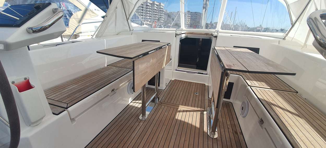 cockpit sailing yacht bavaria c45 style mallorca