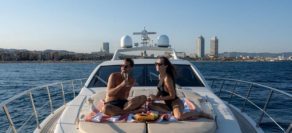 Sonnenbetten Motoryacht charter azimut 68s manzanos