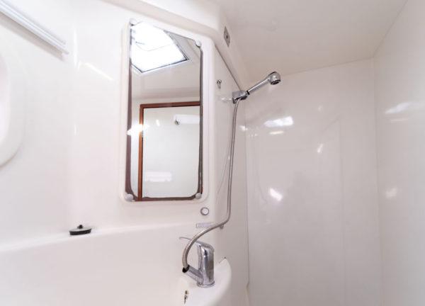 bathroom catamaran leopard 444