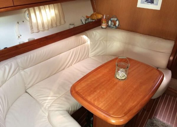 lounge motor yacht charter bavaria 33 sport palma de mallorca