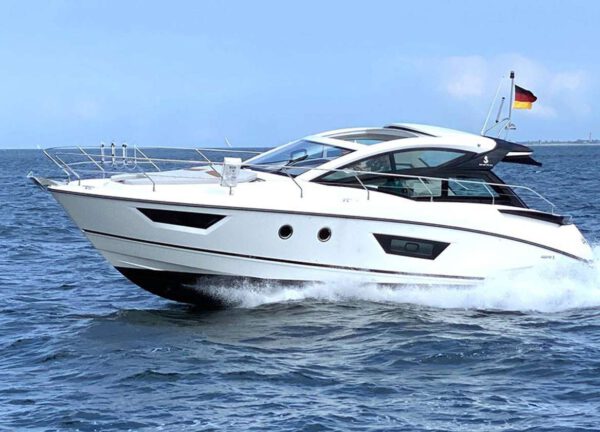 charter motor yacht beneteau gran turismo 40 midnight