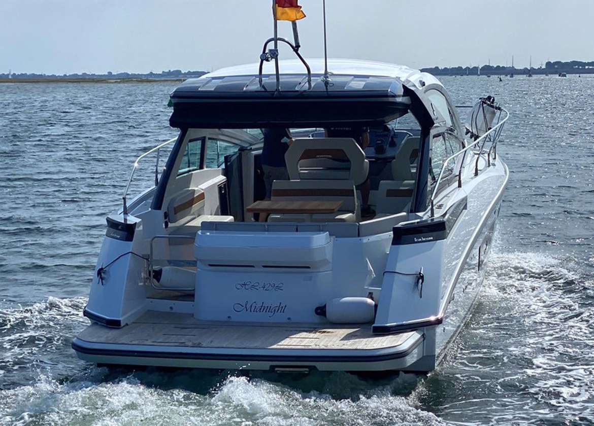 motor yacht beneteau gran turismo 40