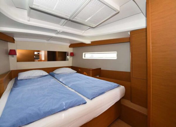 cabin sailing yacht sun odyssey 440 rebelezza mallorca