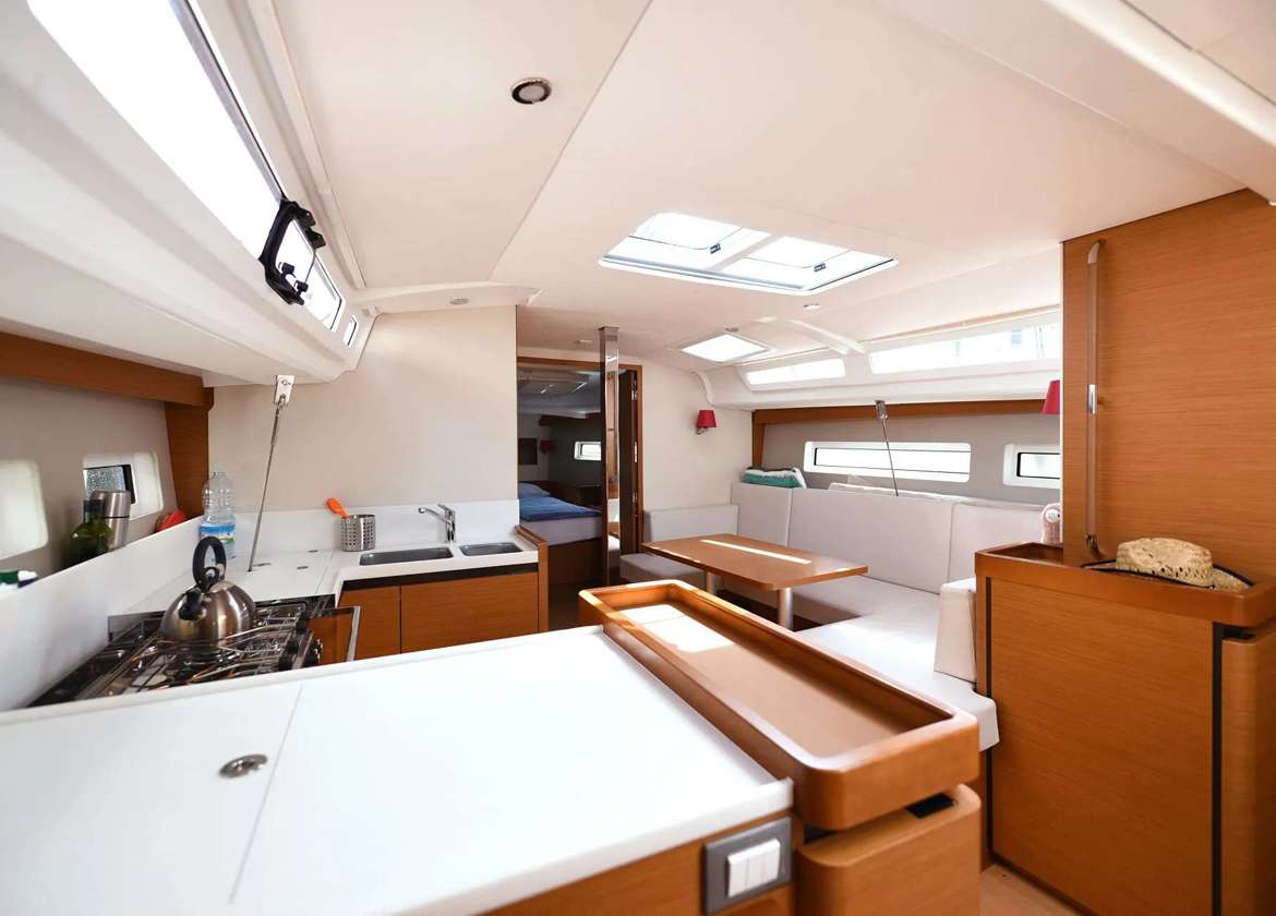 lounge sailing yacht sun odyssey 440 rebelezza