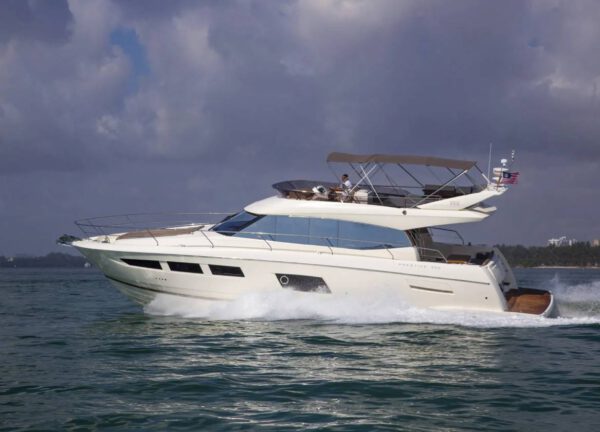 motor yacht charter prestige 550 fly merecido