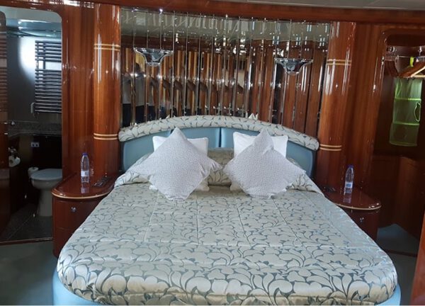 vip cabin motor yacht elegance 78 vivace mallorca