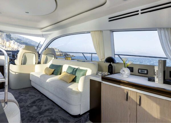 lounge motor yacht azimut 53 mallorca