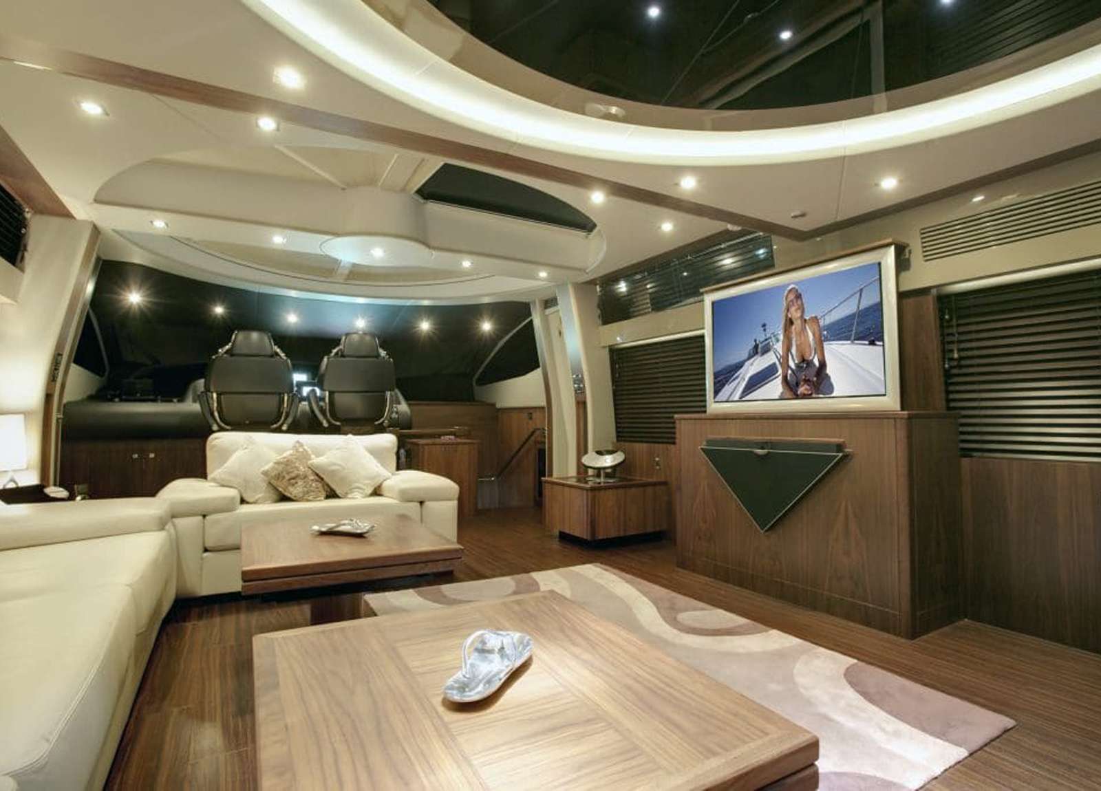 lounge luxusyacht sunseeker predator 92 ibiza