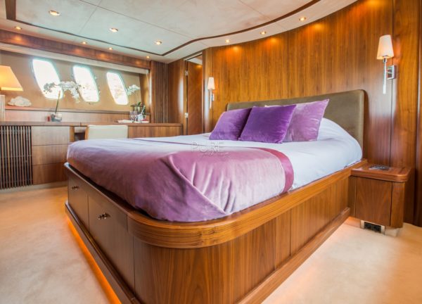 vip cabin sunseeker predator 82 hooligan