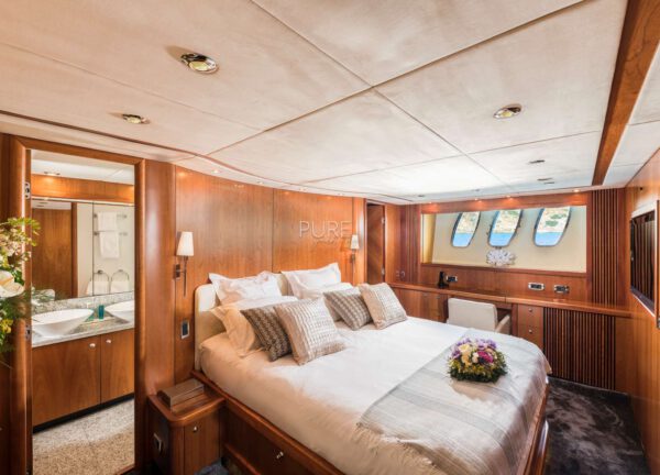 vip cabin sunseeker predator 82 froggy