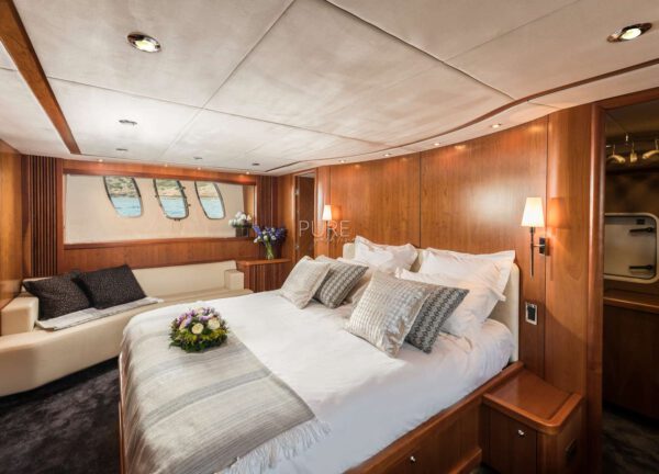 vip cabin sunseeker predator 82 froggy balearics