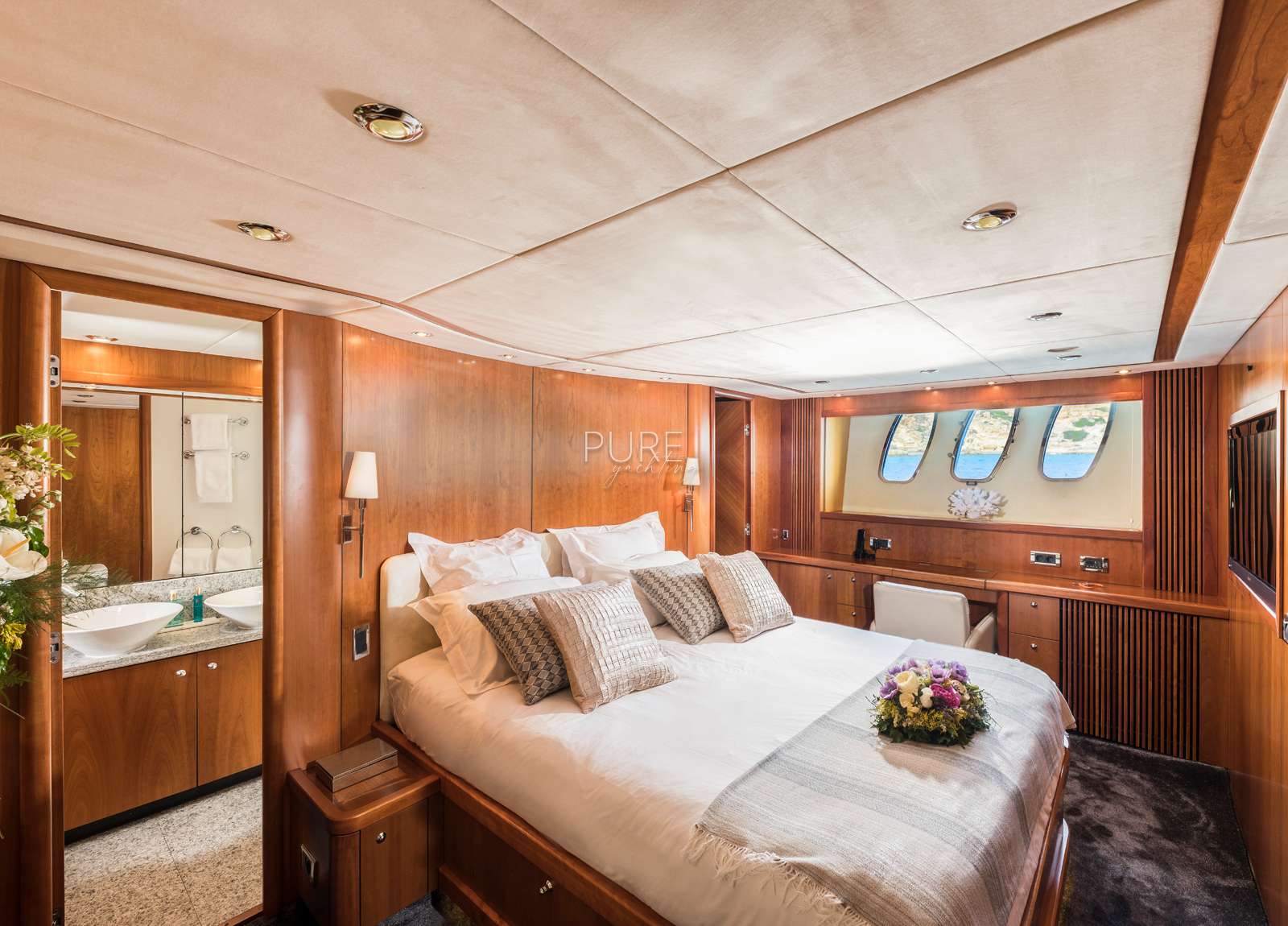 vip cabin sunseeker predator 82 froggy