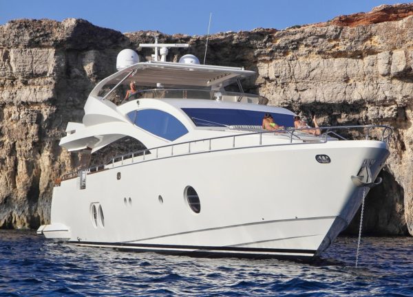 anchoring luxury yacht aicon yachts 27m