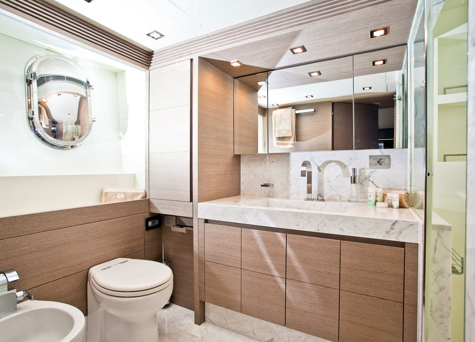 bathroom luxury yacht maiora 29m aubrey