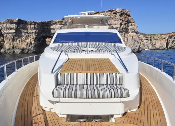 bow luxury yacht aicon yachts 27m