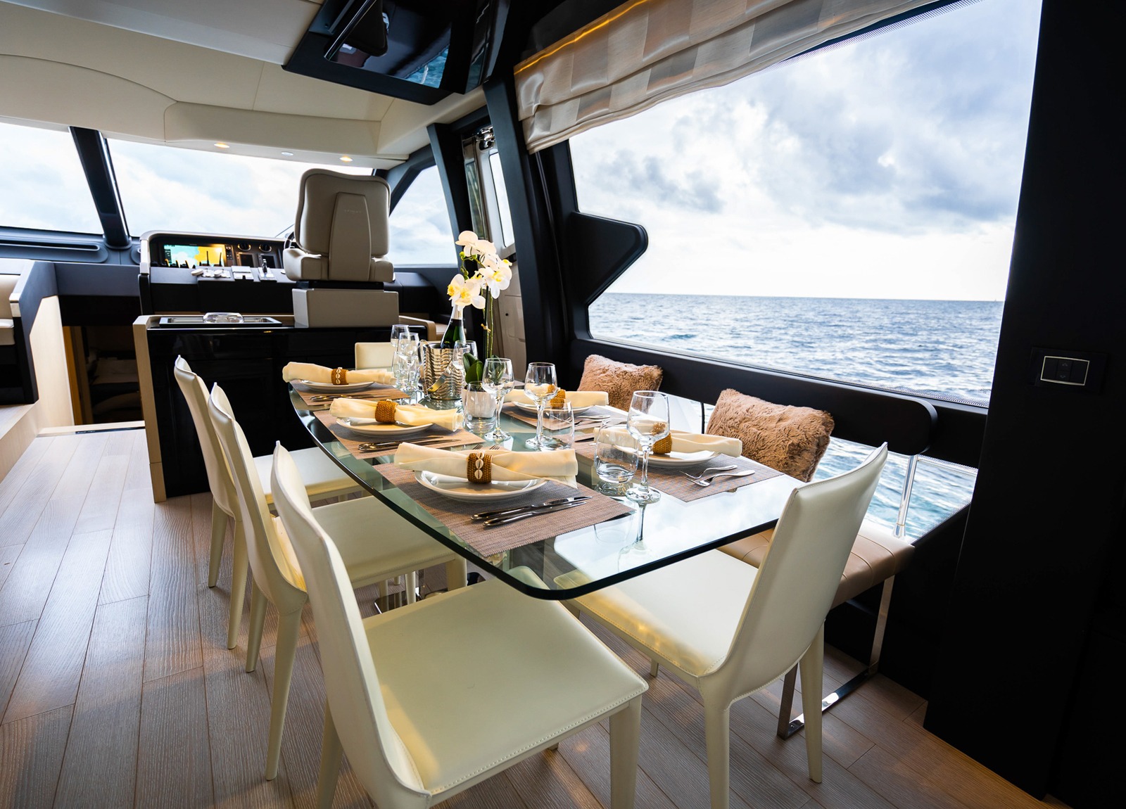 dining table luxury yacht azimut 72 vabosa