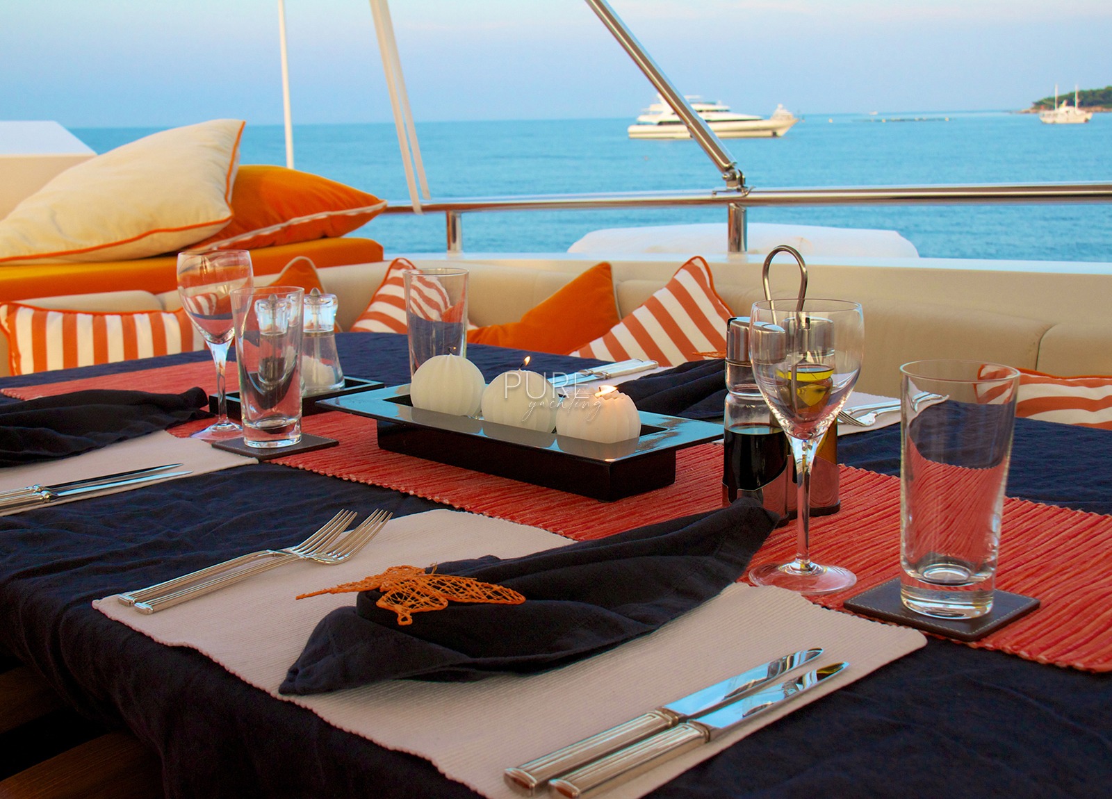 dining table luxury yacht heesen 28m heartbeat of life spain