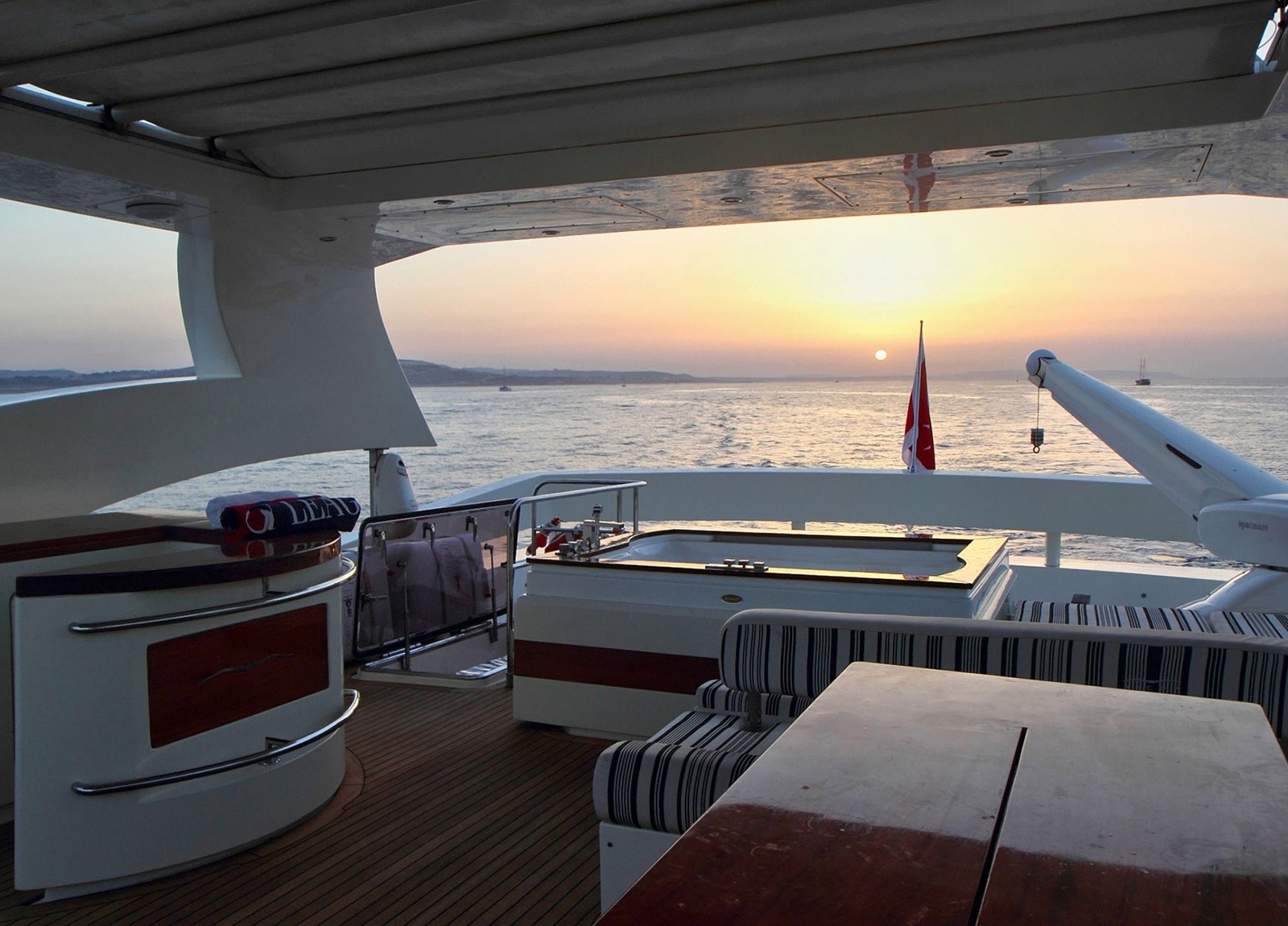 luxury yacht aicon yachts 27m upperdeck