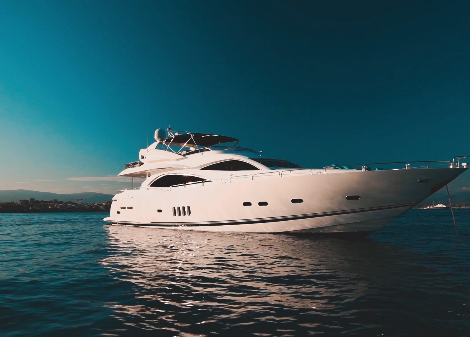 luxusyacht sunseeker 28m pearl of london italien charter