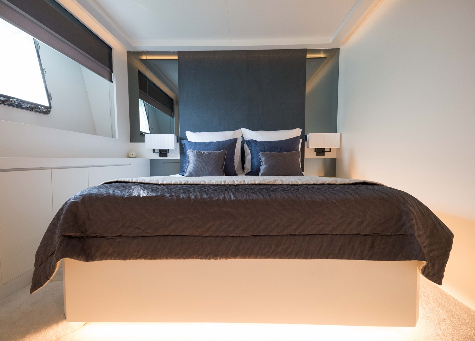 doublebed cabin luxury yacht tecnomar 120 blue jay