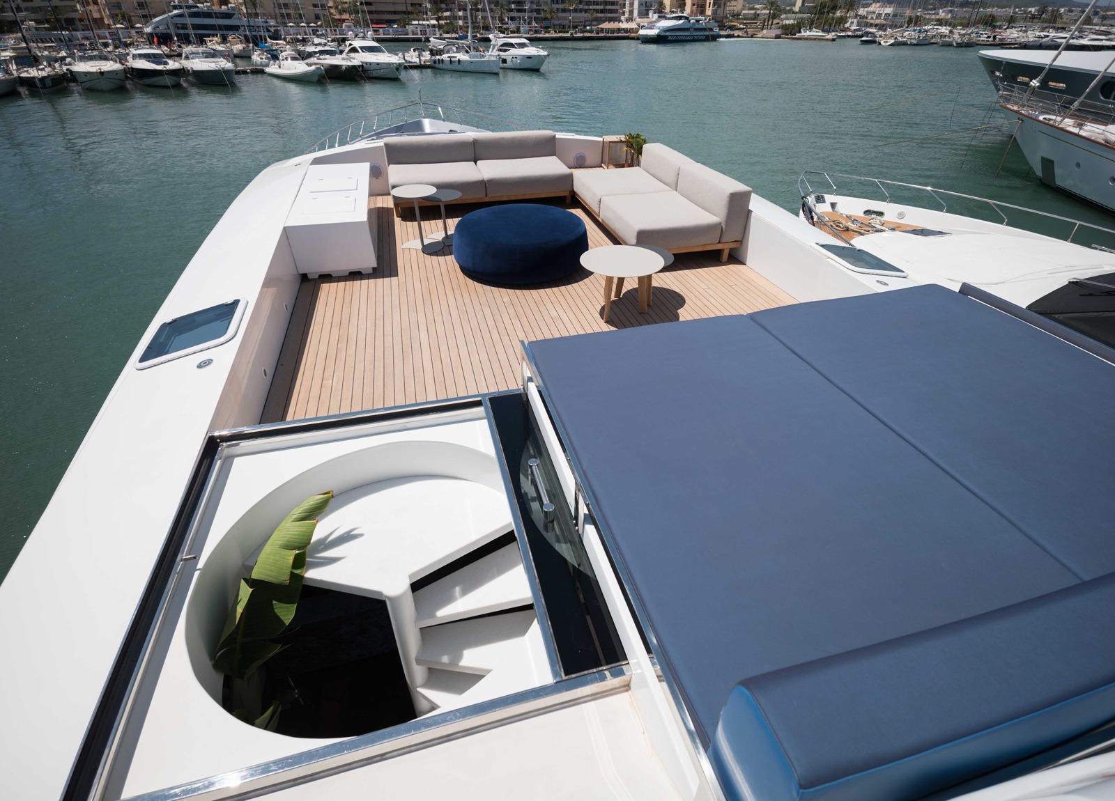 upperdeck luxury yacht tecnomar 120 blue jay