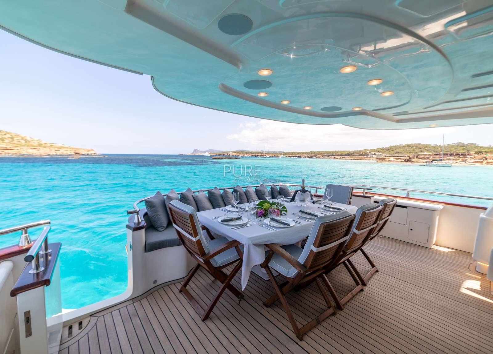 oberdeck sitzgruppe luxusyacht astondoa 90 glx b3 balearic islands