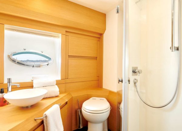 luxury yacht pershing 80 halley balearic islands vip bathroom