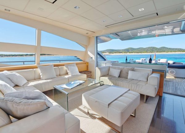 Salon Luxury Yacht pershing 80 halley balearics