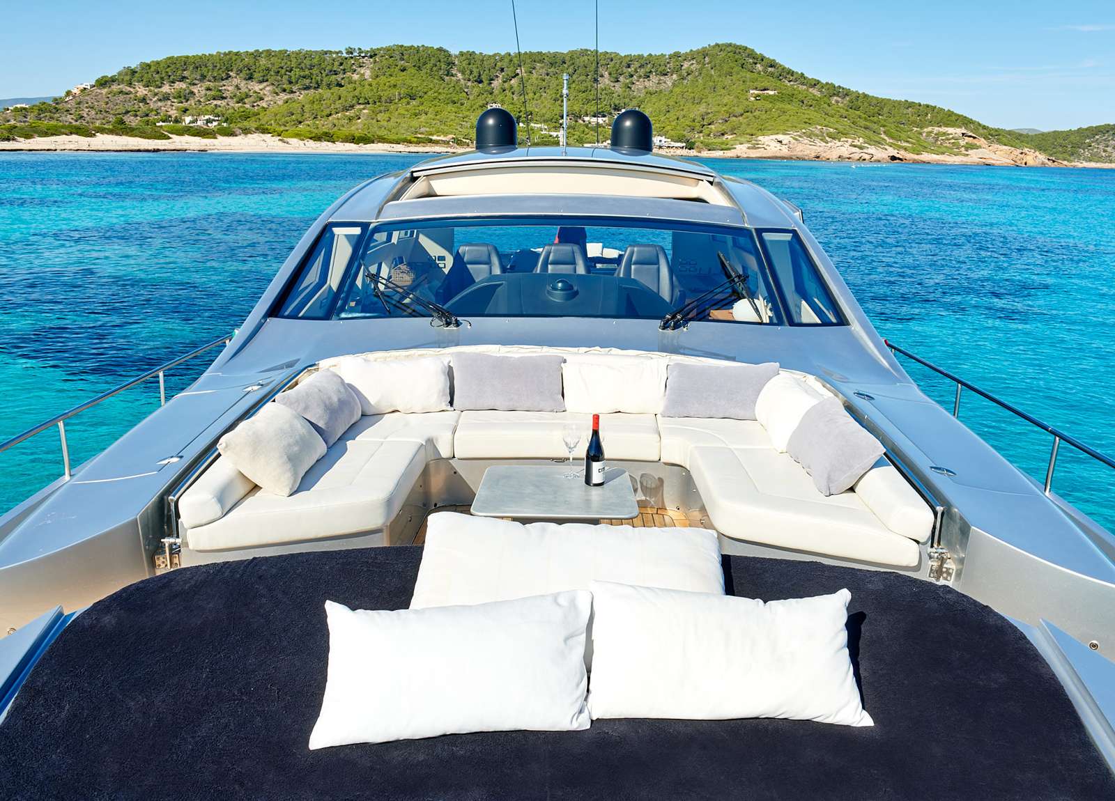 sunbeds Luxury Yacht pershing 80 halley