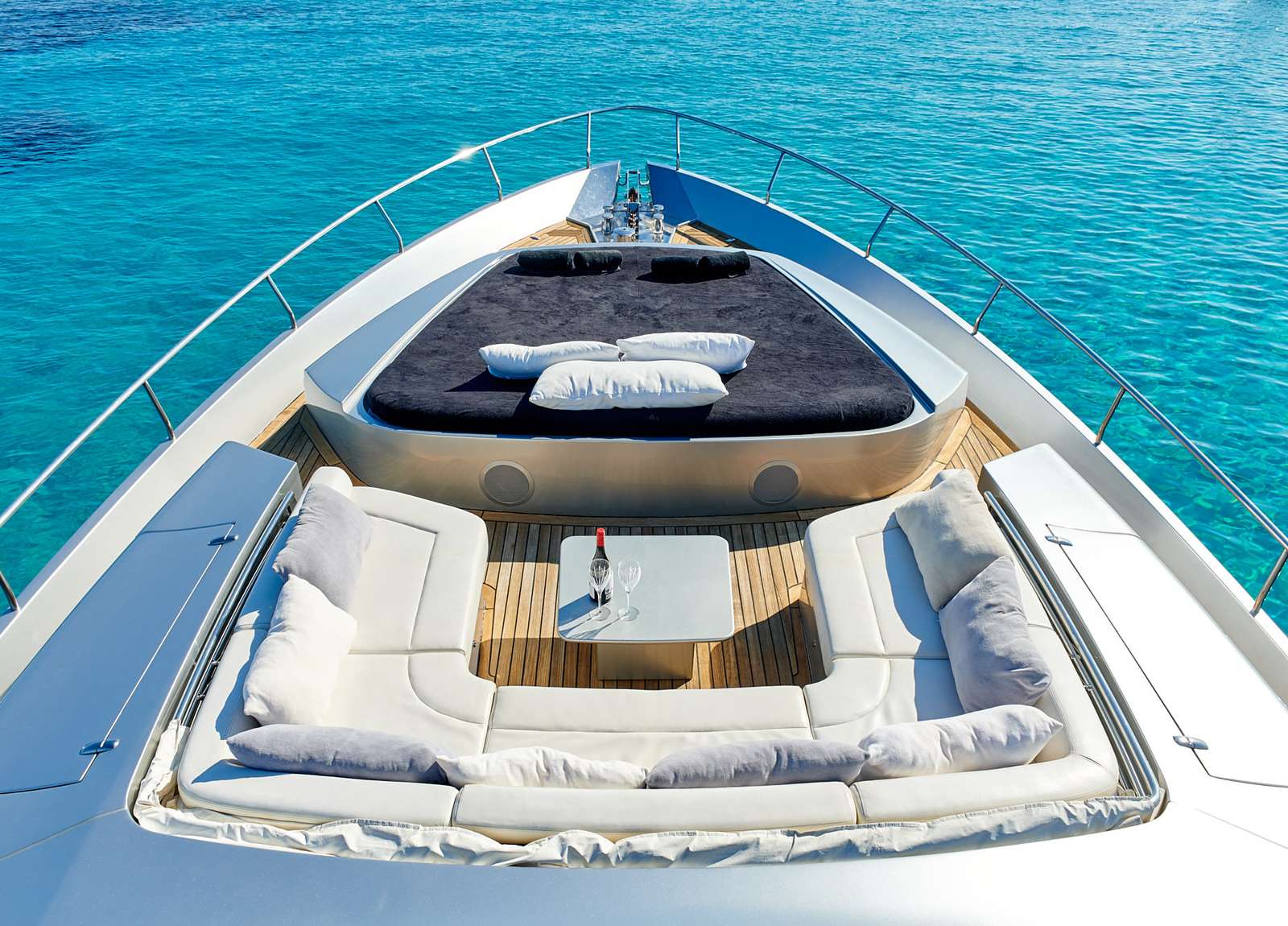 sundeck luxury yacht pershing 80 halley