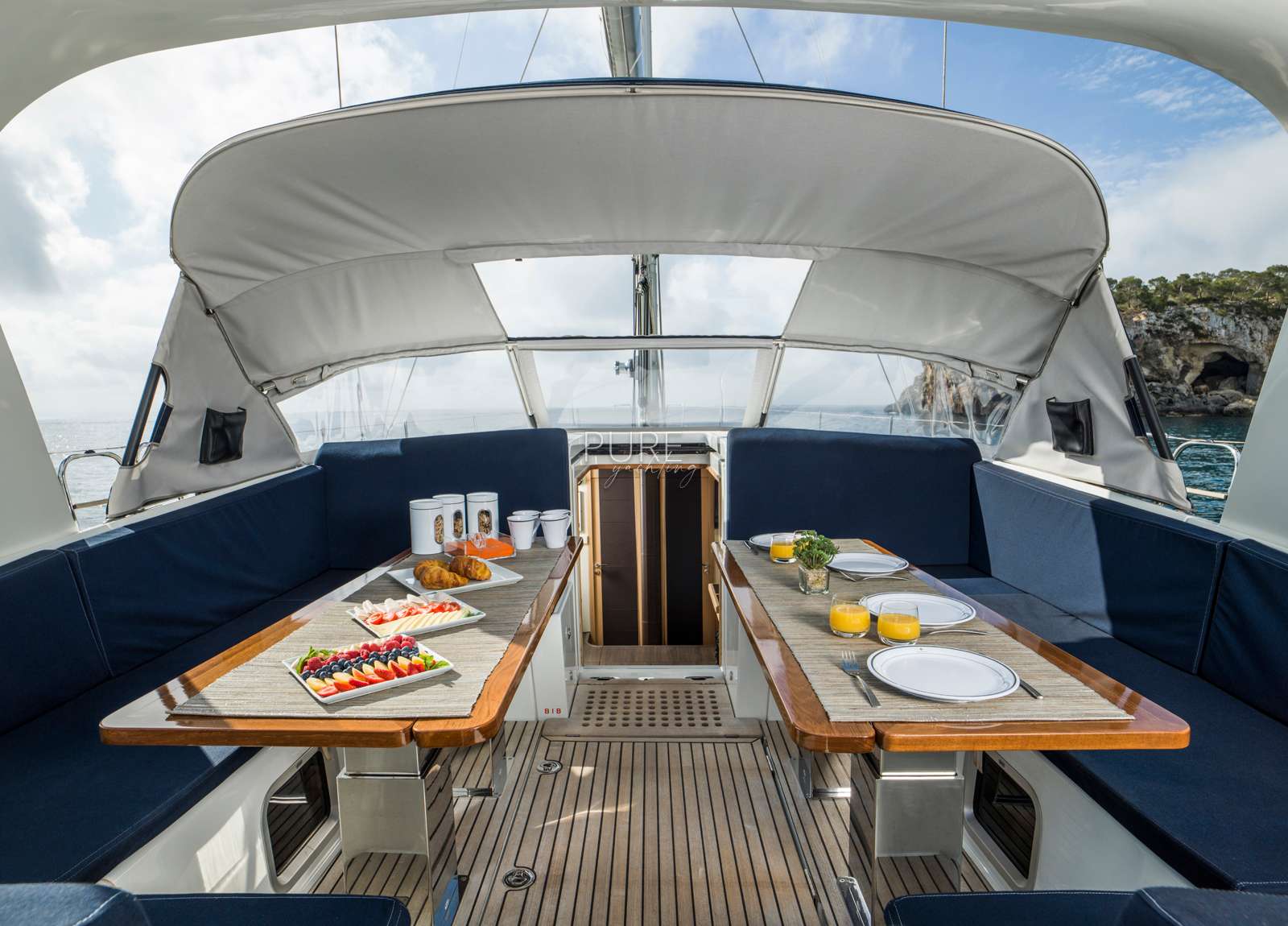 oberdeck luxusyacht jeanneau 64 thea of southampton