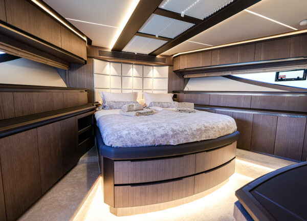 bedroom luxus yacht galeon 640 fly